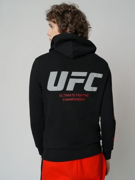 UFC выпустил коллекцию мужской одежды совместно с российским брендом ТВОЕ 