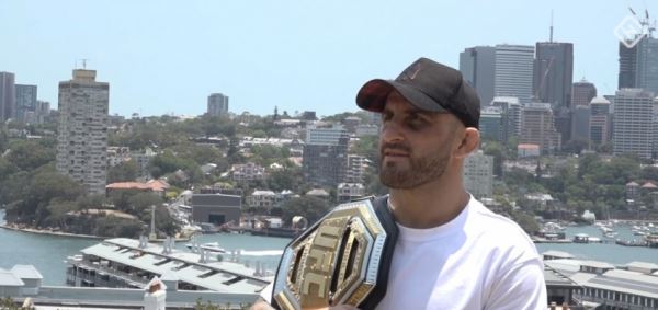 Чемпион UFC Волкановски готов драться на острове UFC в легкой весовой категории